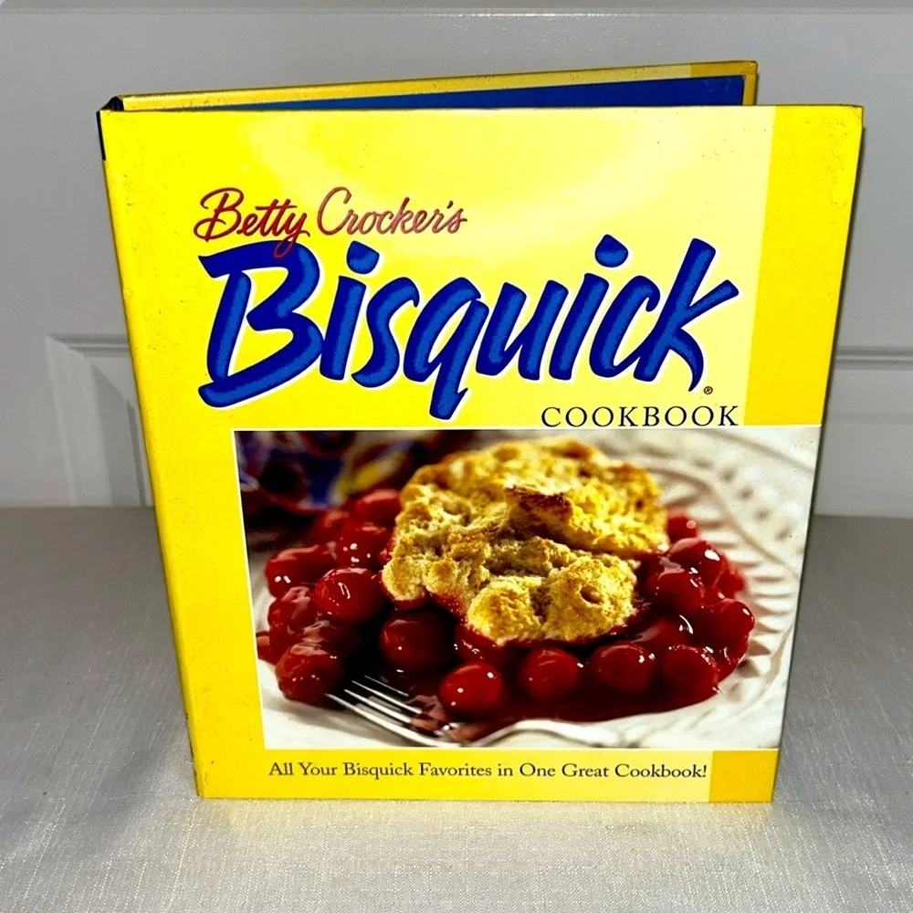 Betty Crocker’s Bisquick Cookbook Vintage ©️2000 First Edition, Great Condition